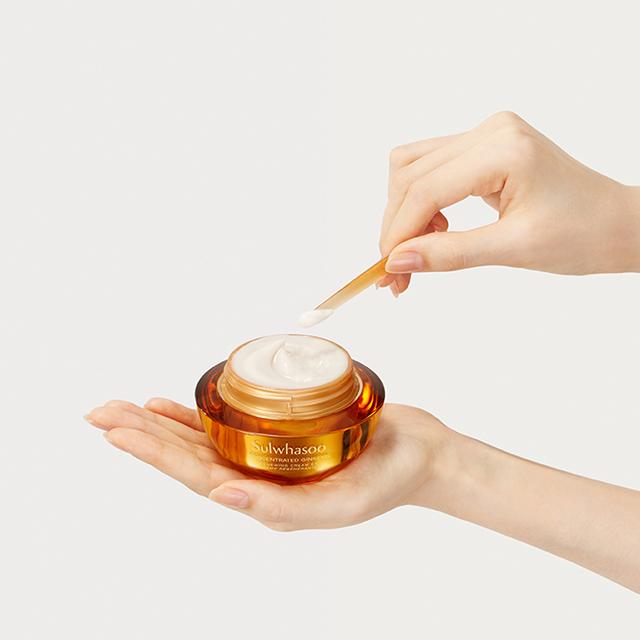 Kem dưỡng tái tạo da từ Nhân Sâm cô đặc Sulwhasoo Concentrated Ginseng Renewing Cream