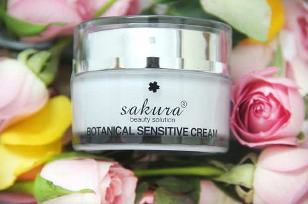 Kem dưỡng trắng cho da nhạy cảm Sakura Botanical Sensitive Cream