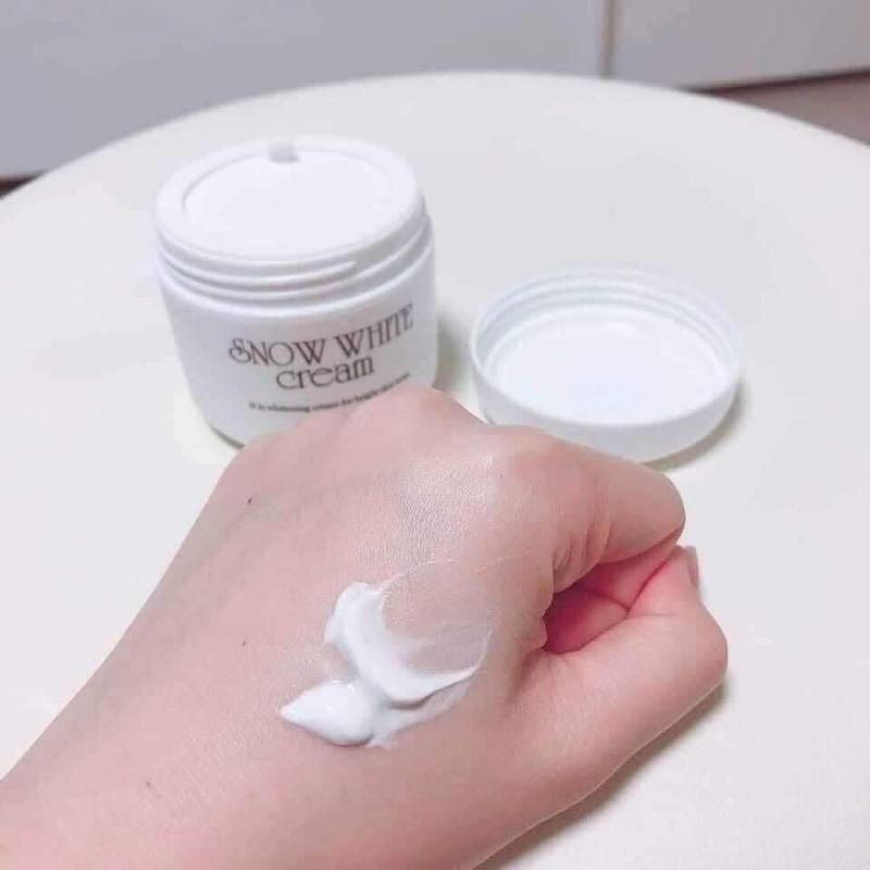 Kem dưỡng trắng da Snow White Milky Cream