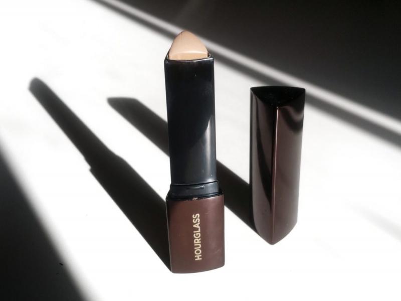 Kem nền dạng thỏi Hourglass Vanish Seamless Finish Foundation Stick