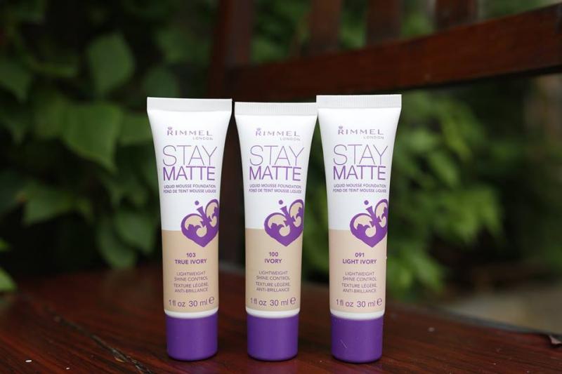 Kem nền Rimmel Stay Matte Liquid Mousse Foundation