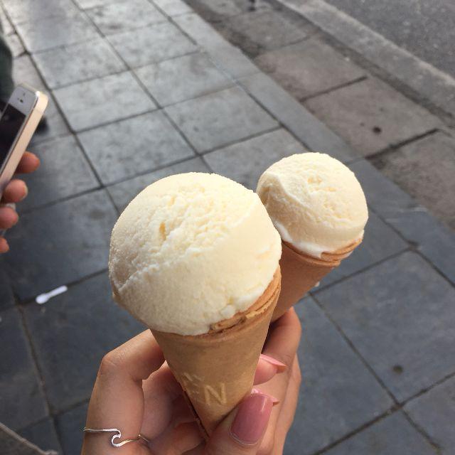 Trang Tien Ice Cream – 8,000 VND/piece