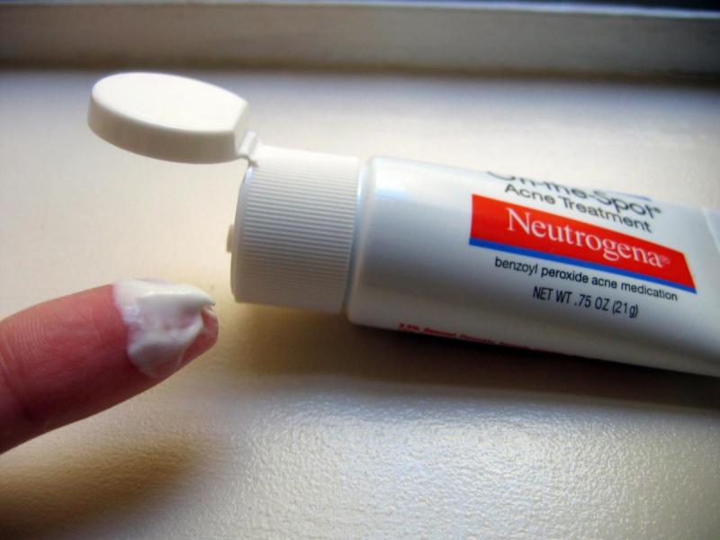 Điểm mạnh lớn nhất của sản phẩm Neutrogena On-the-Spot Acne Treatment chính là phát huy tốt công dụng trị mụn của mình nhưng vẫn đảm bảo sự tác động dịu nhẹ, tránh gây tổn thương cho làn da của người sử dụng.