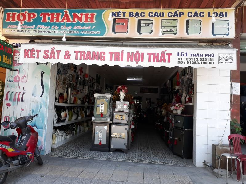 Két Sắt Hợp Thành