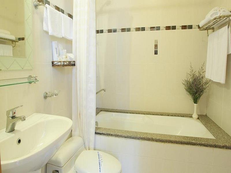 The private bathrooms are fitted with a bath or shower as well as free toiletries.