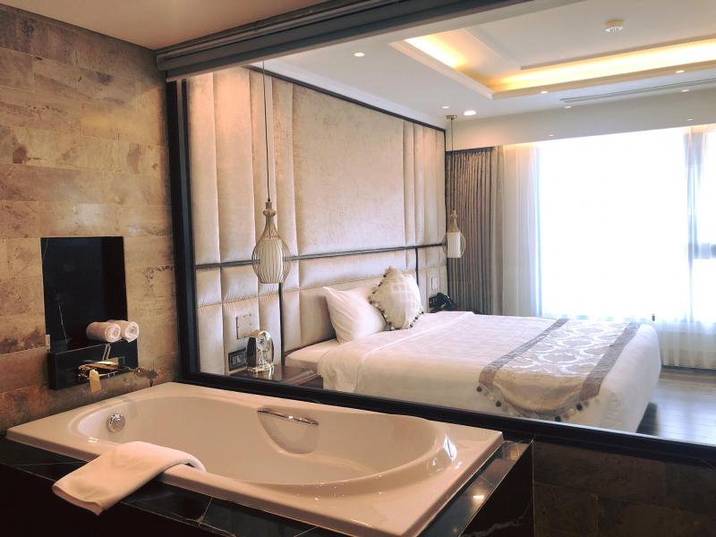 Khách Sạn Ravatel Luxury