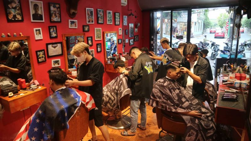 Khánh barber shop hội tụ những tay thợ chuyên nghiệp trong giới thời trang tóc nam