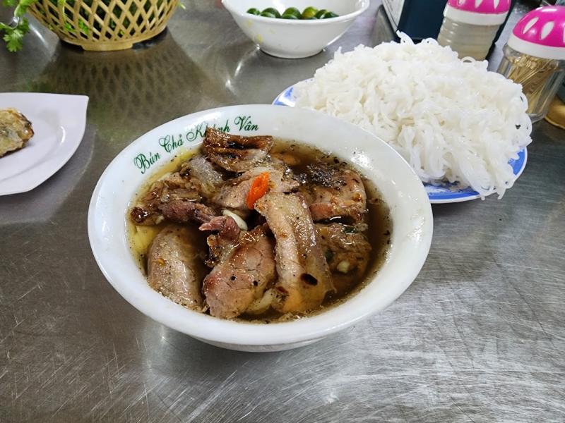 Khánh Vân - Bún Chả