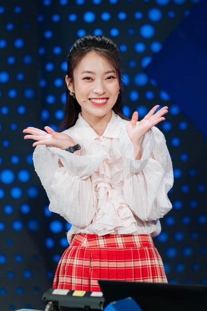 Khánh Vy người dẫn chương trình 
