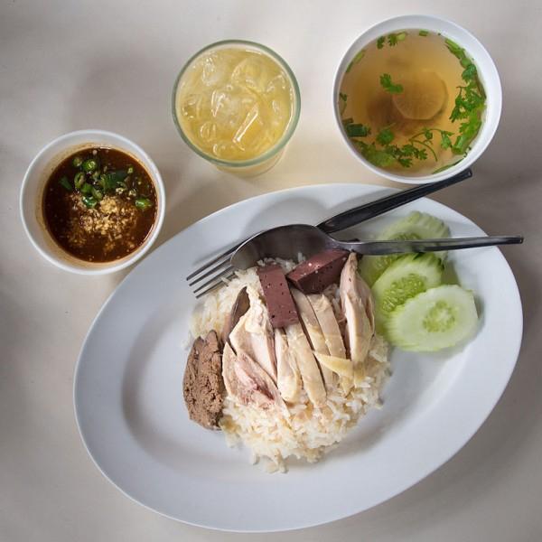 Khao man gai (Cơm gà)