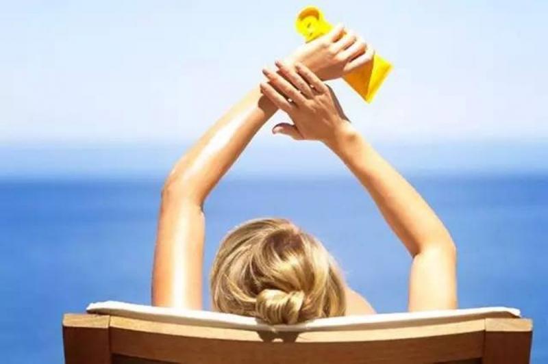 kem chống nắng sẽ là một vật dụng hữu ích trong việc bảo vệ làn da
