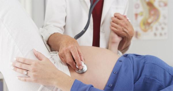 Thăm khám thai định kỳ để kiểm tra sức khoẻ cho mẹ và bé