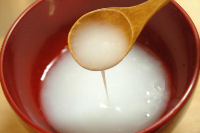 Nước cháo loãng sẽ làm mất đi một lượng đáng kể vitamin A trong sữa