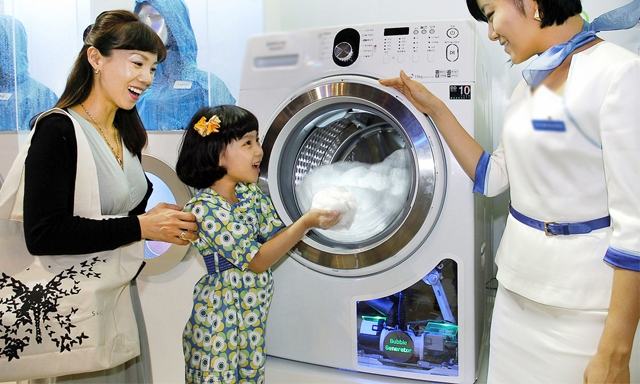 Bạn hãy chọn loại bột giặt ít bọt cho máy giặt nhà mình