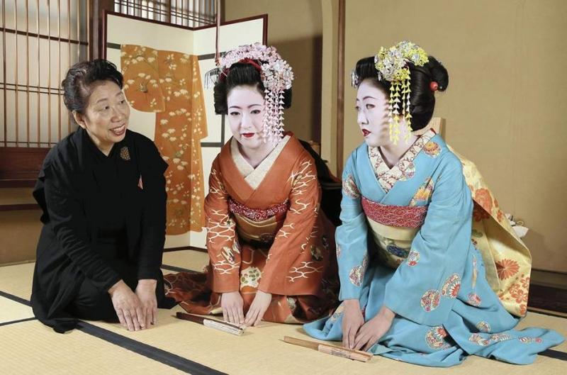 Nhiều Geisha được đào tạo thêm ngoại ngữ đặc biệt là tiếng Anh