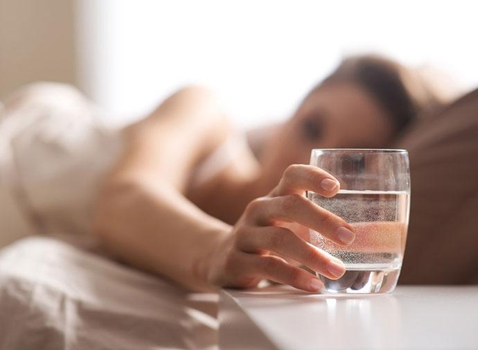 Bạn sẽ bị mệt mỏi nếu không uống nước khi thức dậy