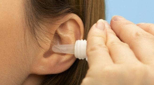 Không vệ sinh tai khiến vi khuẩn tích tụ gây bệnh