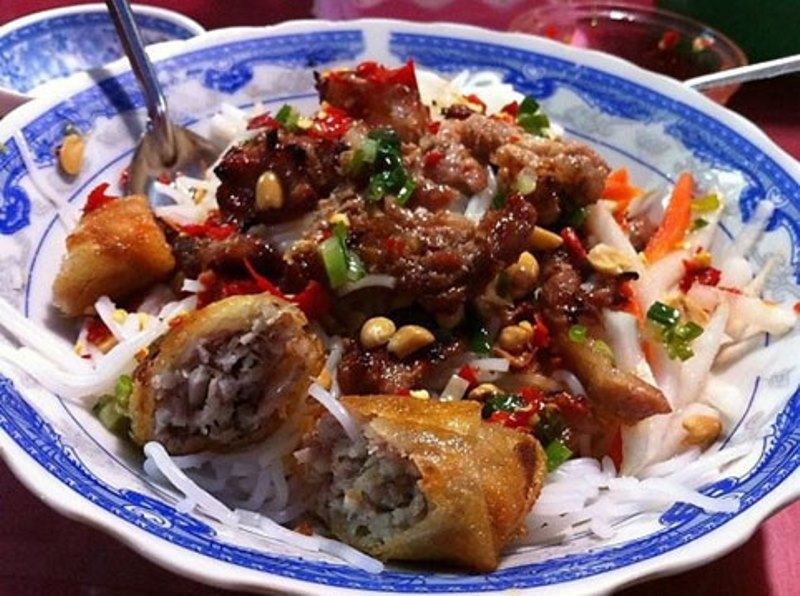 Khu ăn vặt hẻm 284 Lê Văn Sỹ