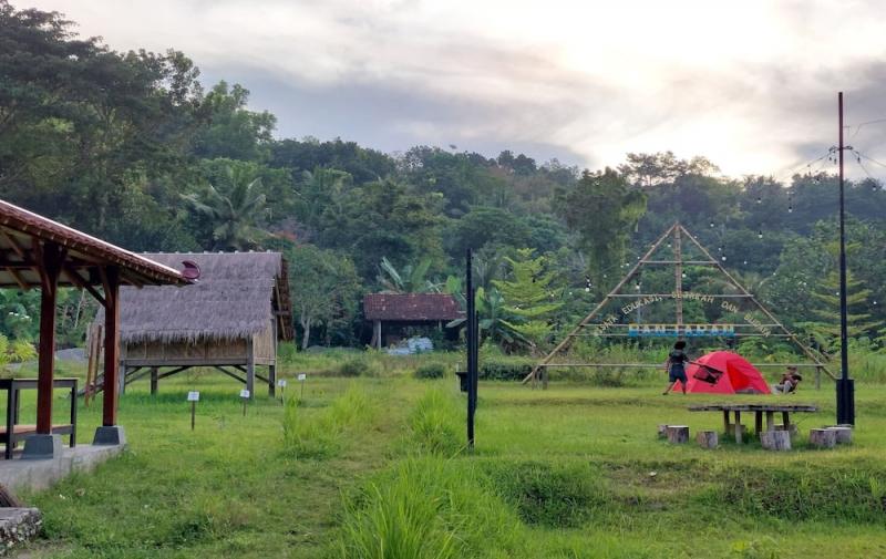 Khu du lịch sinh thái Bản Rõm