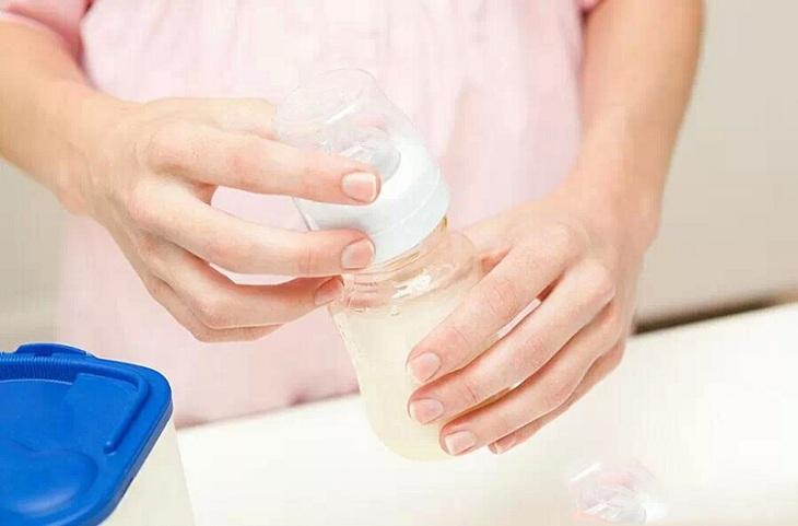 Kem đánh răng có tác dụng khử mùi bình sữa em bé