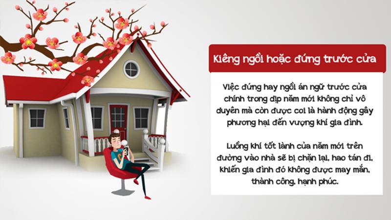 Kiêng ngồi hoặc đứng trước cửa