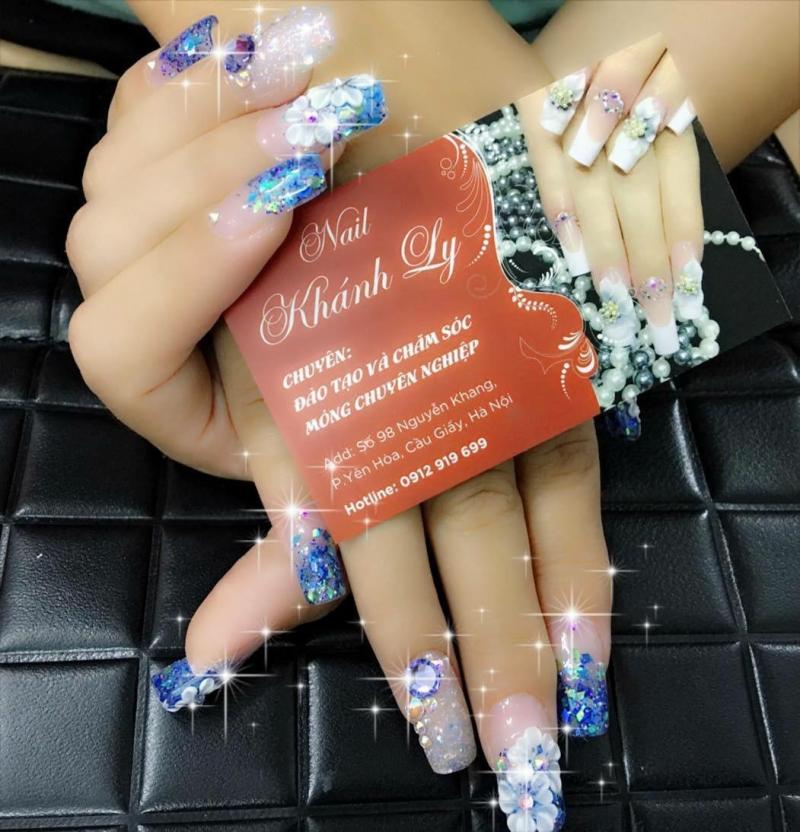 Kiêu sa, quyến rũ trong mẫu nail đính kim tuyến