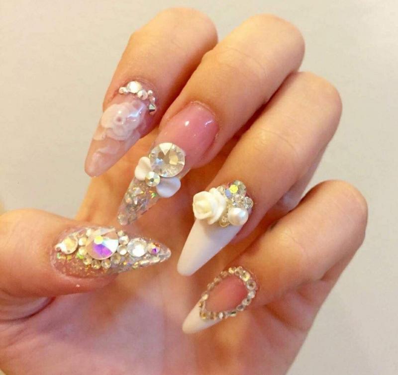 Kiêu sa, quyến rũ trong mẫu nail đính kim tuyến