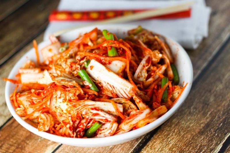 Kim chi là biểu tượng ẩm thực Hàn Quốc.