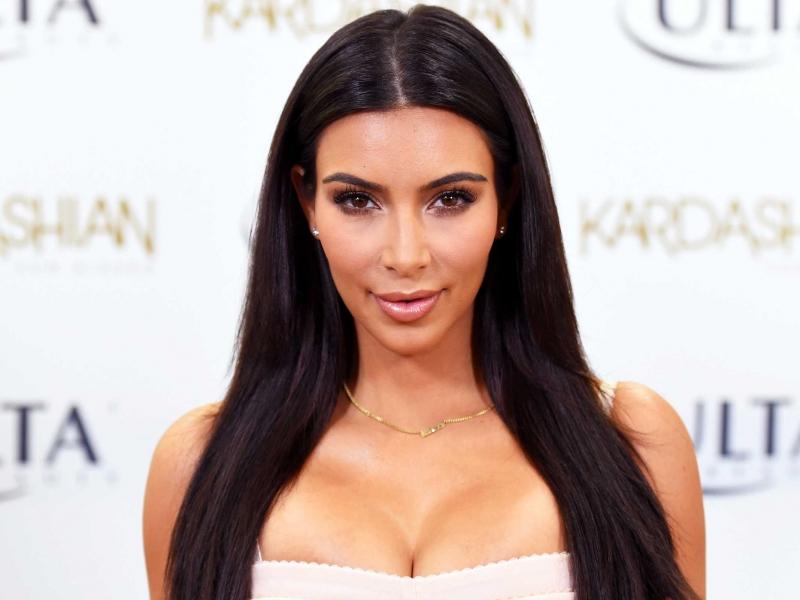 Kim Kardashian nổi tiếng nhờ chương trình truyền hình thực tế: Keeping up with the Kardashians.