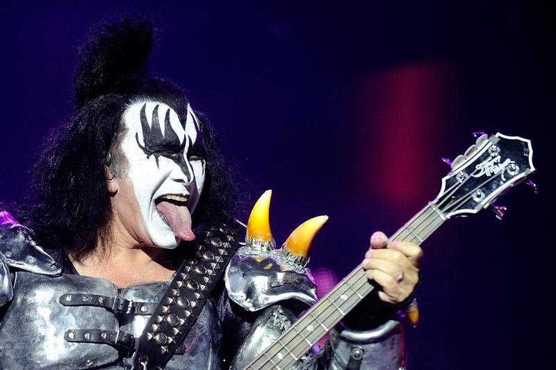 GENE SIMMONS - LƯỠI 1 TRIỆU ĐÔ