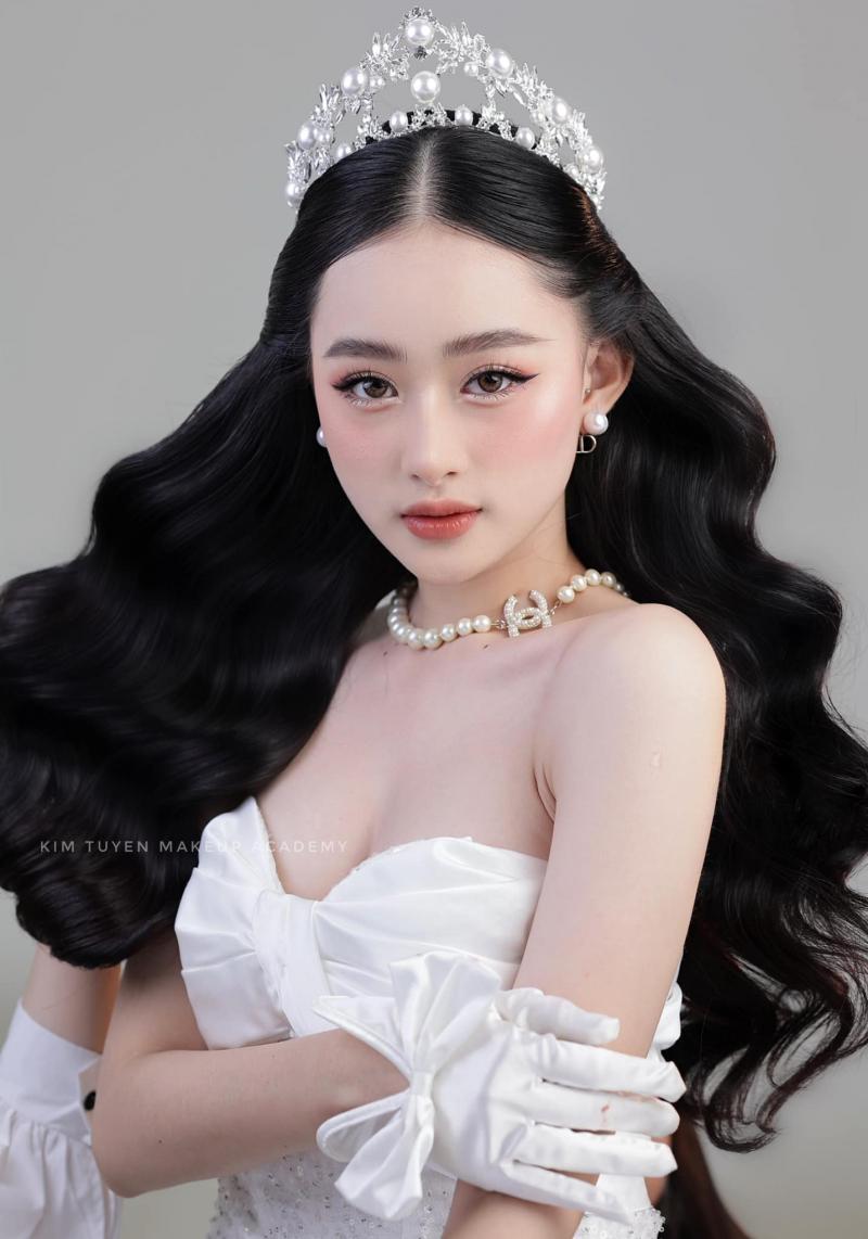 Kim Tuyến Makeup Academy