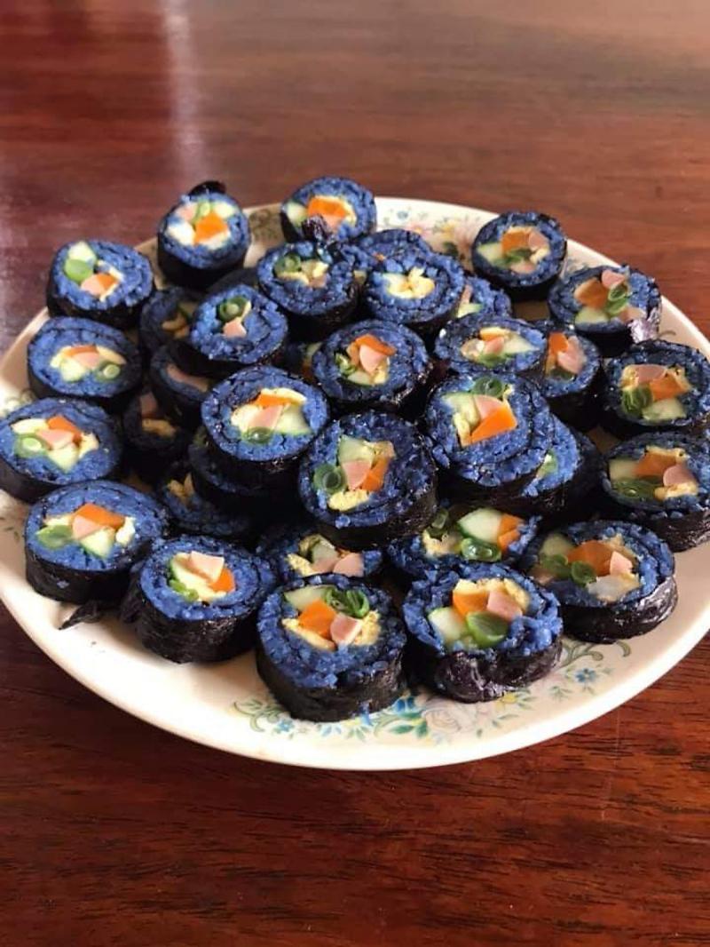 Kimbap hoa đậu biếc