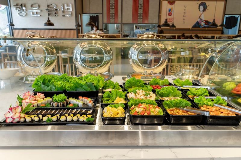 Món buffet hấp dẫn tại nhà hàng