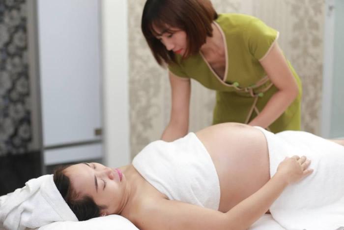 Mẹ bầu nên massage cơ thể thường xuyên