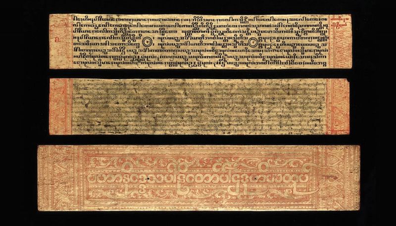 Toàn bộ kinh điển Tipitaka còn được viết trên một loại lá cọ đã được chuẩn bị kỹ (lá bối)
