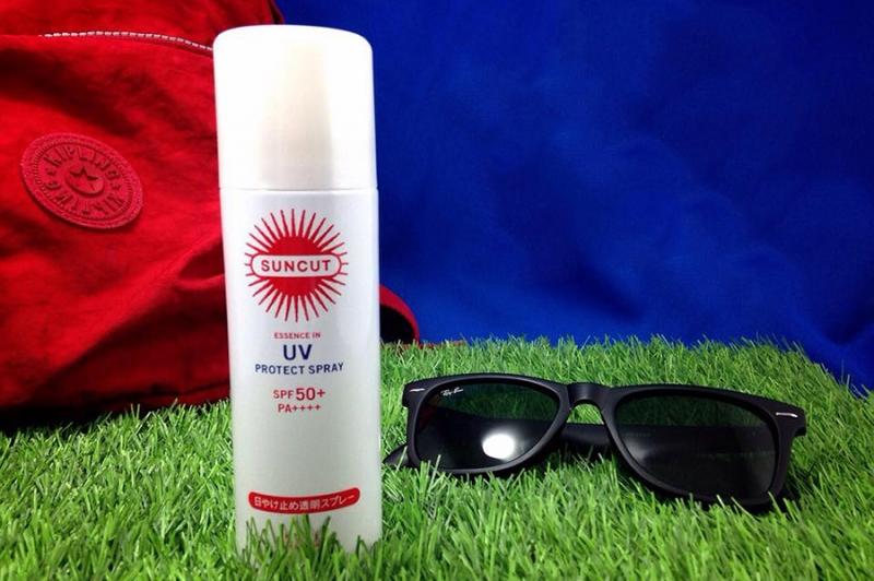 Kose Suncut Essence In UV Protect Spray
