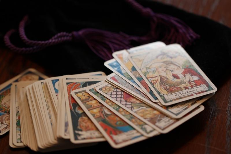 Top 16 lá bài Tarot dự đoán về tình yêu trong tương lai