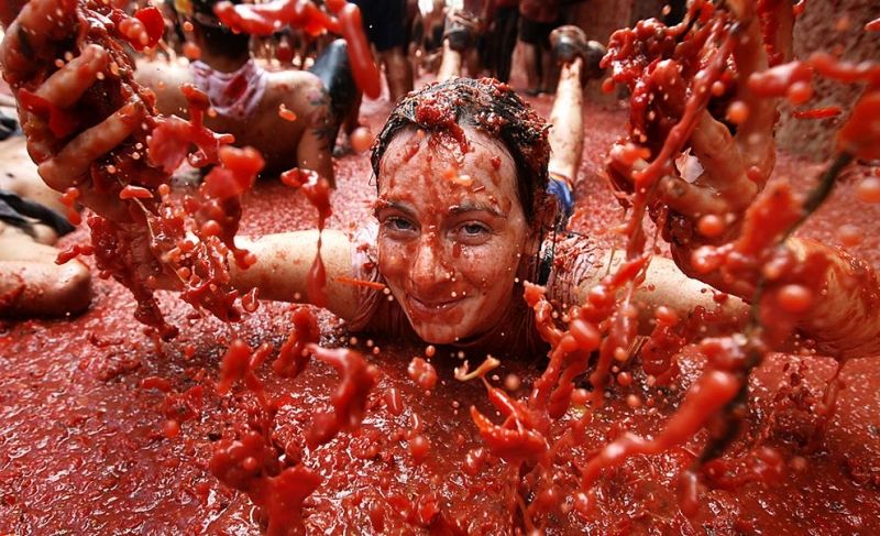 La Tomatina là lễ hội ném hoa quả lớn nhất châu Âu