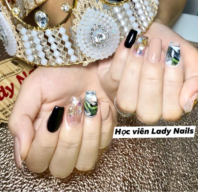 Lady Nail