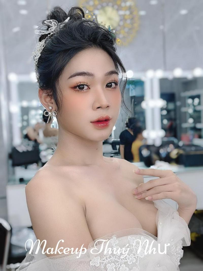 Lan Nguyễn makeup