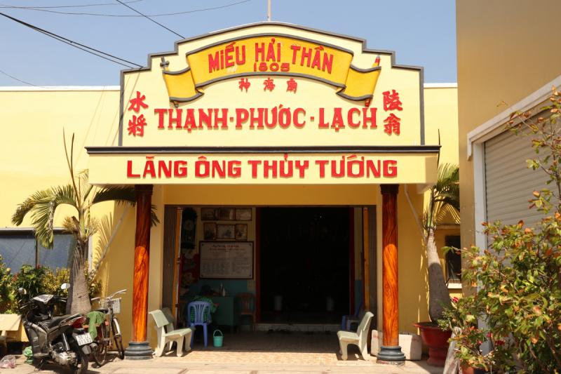 Lăng Cá Ông là điểm du lịch thu hút du khách