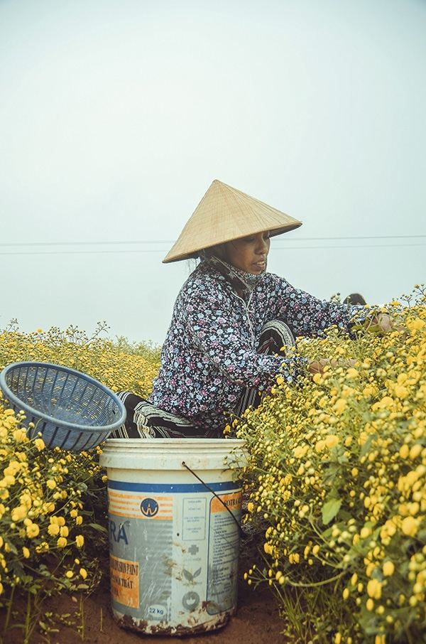 Những người dân hiền hậu, mến khách luôn chào đón du khách đến thăm ngôi làng của họ.