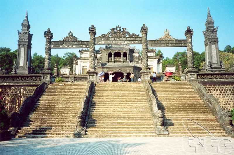 Tomb of Khai Dinh (Ung Tomb)