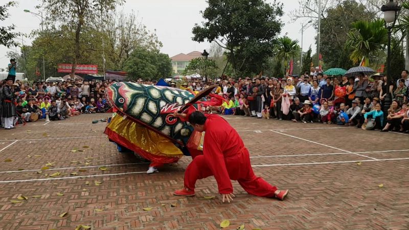 Hội làng Lệ Mật