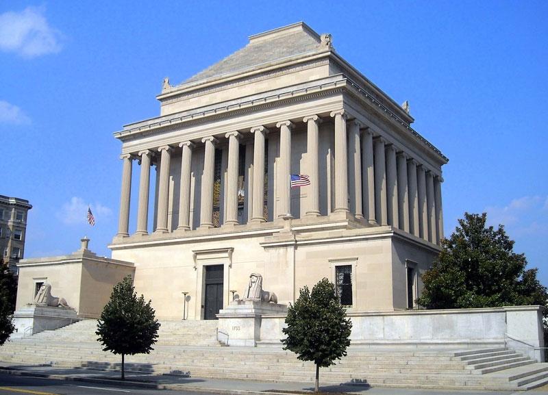 Lăng mộ được thiết kế bởi hai kiến trúc sư nổi tiếng người Hy Lạp là Satyrus và Pythius