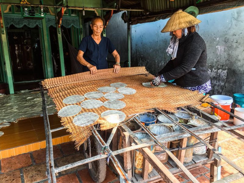 Làng nghề làm bánh phồng