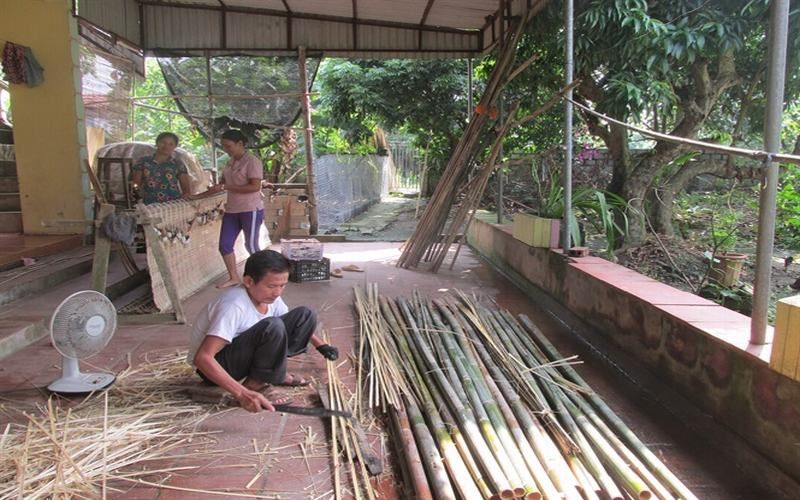 Làng nghề làm mành thôn Đa Quang