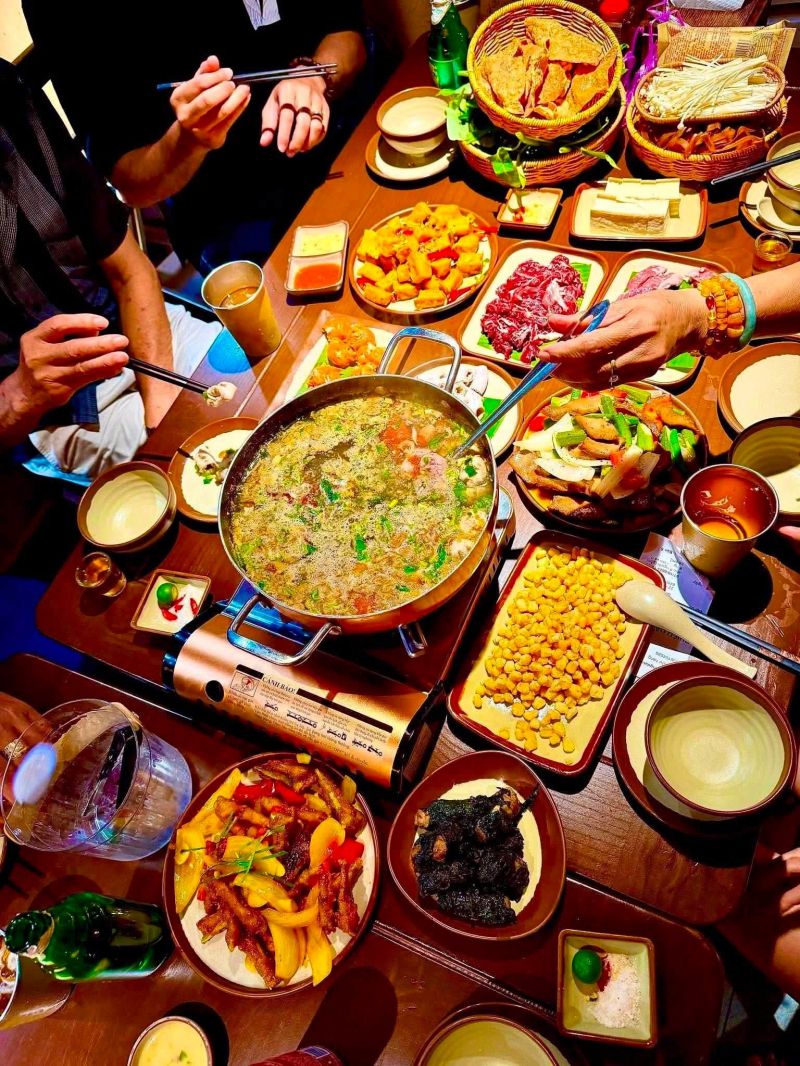 Lẩu Cua Đồng Đất Cảng