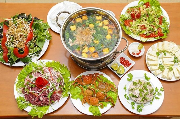 Lẩu Đức Trọc là một trong những quán ăn ngon nhất ở khu vực Hồ Tây, Hà Nội