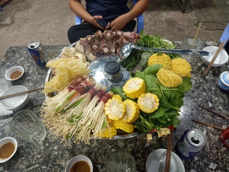 Lẩu Đuôi Bò Hùng Rơm